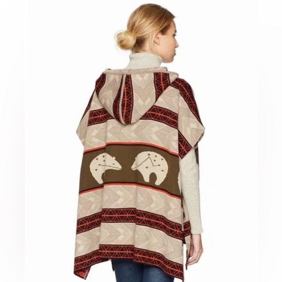 Pendleton Intarsia-Knit Bears Aztec Hooded Poncho - Picture 5 of 14